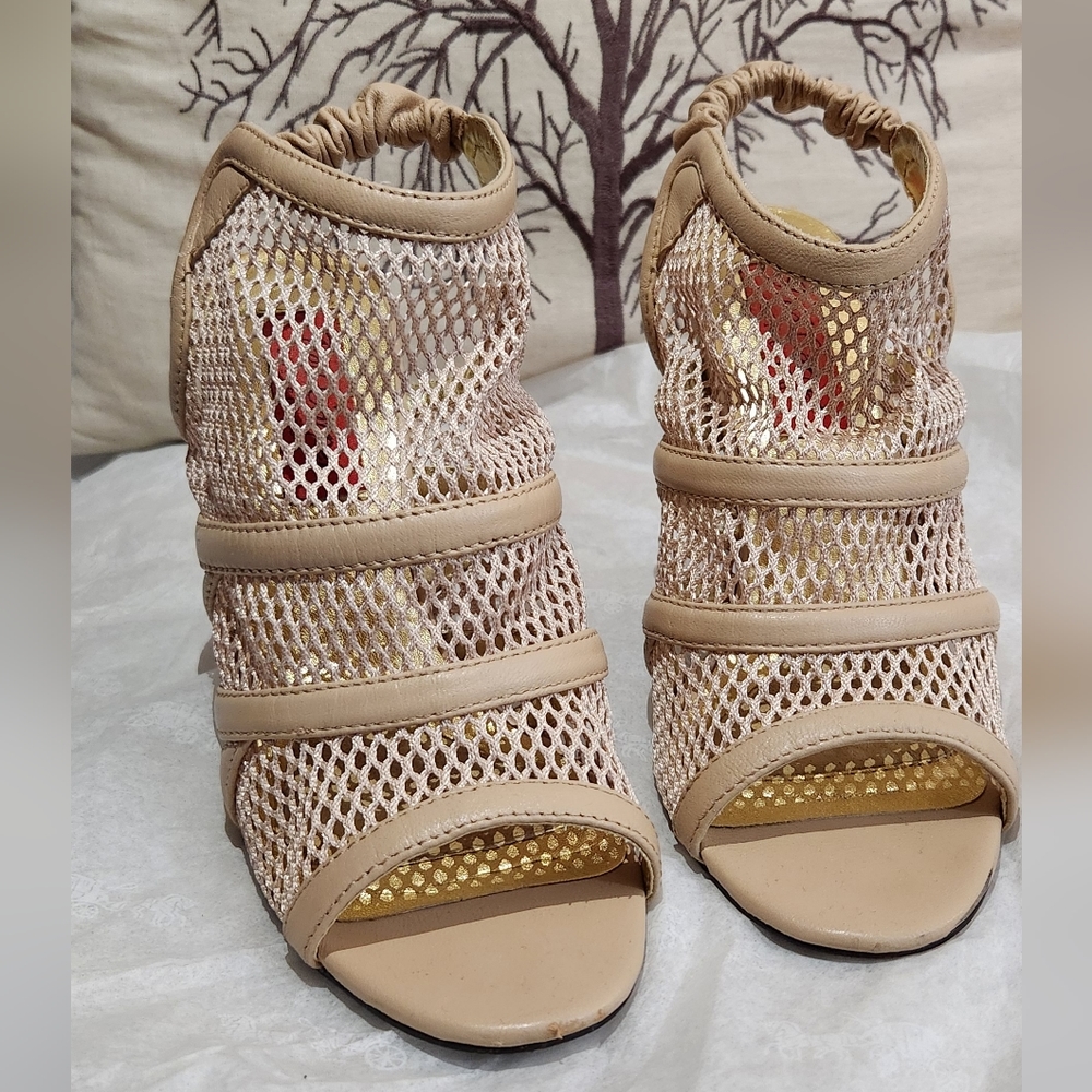 $10 Red Carpet Collection Women high heels.  Creme color. EUC